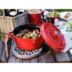 Staub Gietijzeren Braadpan 26 Cm / 5,25 L, Rond, Kersenrood -Kook Warm Verkoopwinkel 000017190