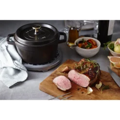 Staub Gietijzeren Braadpan 20 Cm / 2,2 L, Rond, Zwart 13 Staub Gietijzeren Braadpan 20 Cm / 2,2 L, Rond, Zwart -Kook Warm Verkoopwinkel 000017494