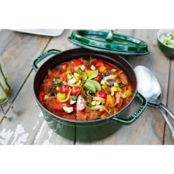 Staub Gietijzeren Braadpan 26 Cm / 5,25 L, Rond, Basilicum -Kook Warm Verkoopwinkel 750032316