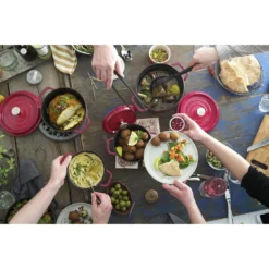 Staub Gietijzeren Braadpan 22 Cm / 2,5 L, Rond, Kersenrood -Kook Warm Verkoopwinkel 750036246